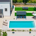 Aria Relax Your Private Oasis In Village Vila *