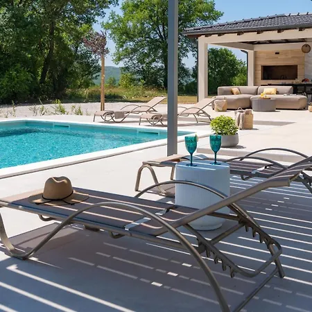 New! Aria Relax - Your Private Oasis In Village Vila