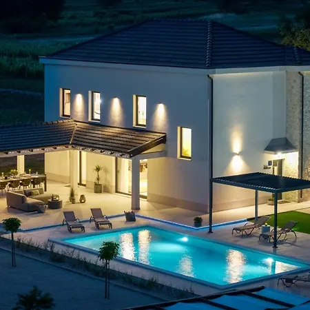 Vila New! Aria Relax - Your Private Oasis In Village