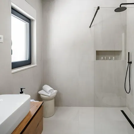 New! Aria Relax - Your Private Oasis In Village Vila Bisko
